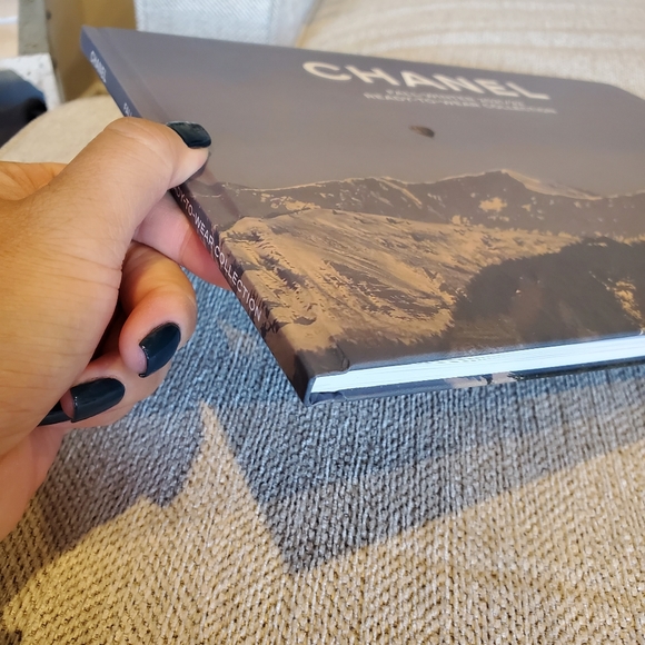 Brand new Chanel book postcards - Picture 5 of 9